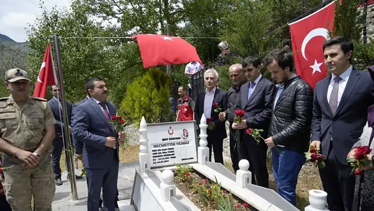 Şehit öğretmen Necmettin Yılmaz, şehadetinin 9. yılında kabri başında anıldı