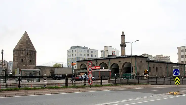 Selçuklu'nun gizemi Kayseri'de: Han Camii Han mı, Cami mi