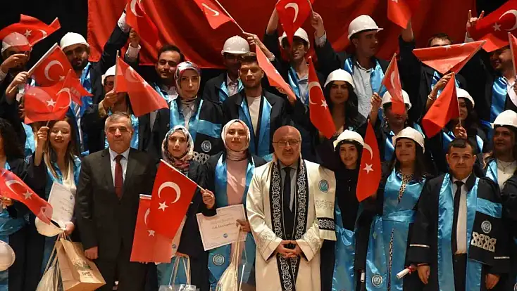 Tomarza Mustafa Akıncıoğlu MYO'da şed bağlama töreni gerçekleştirildi