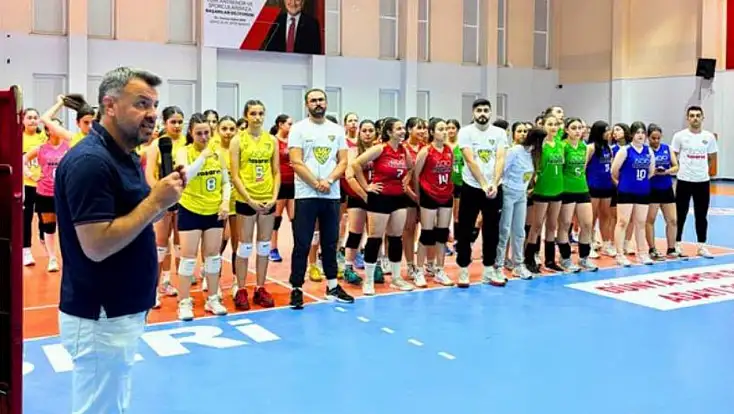 Voleybolda Ömer Kesimci Gelişim Ligi sona erdi