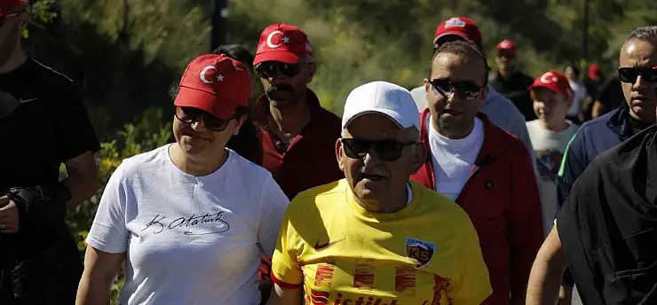 Başkan Büyükkılıç, doğa yürüyüşünde sporseverlerle bir araya geldi
