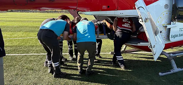 Yamaç paraşütü kayalıklara çarptı: 1'i çocuk 2 kişi yaralandı