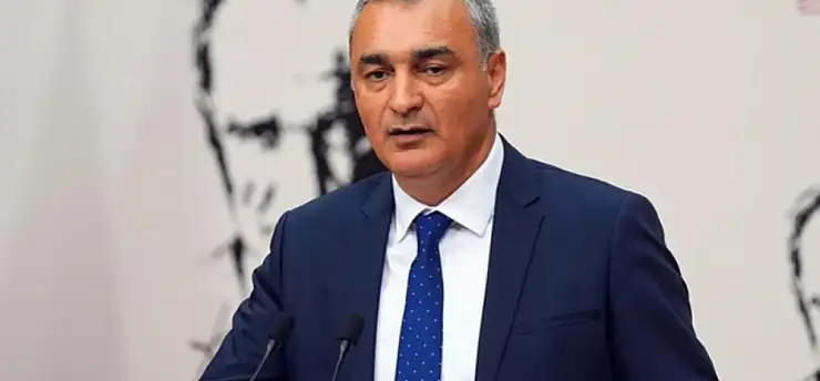 CHP'de 26 il başkanı görevden alındı