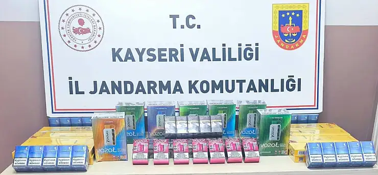 Durdurulan tırda kaçak çay ve tütün ele geçirildi