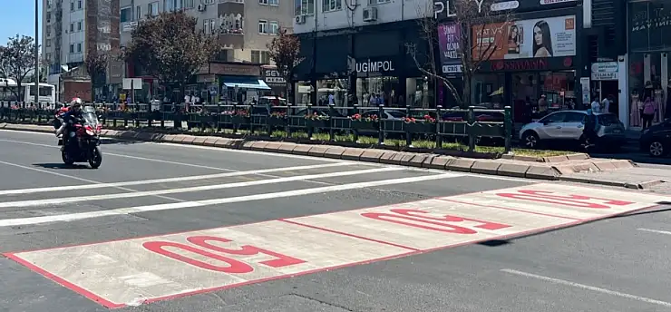Ekipler Düvenönü'nde yaya geçitlerini yeniledi