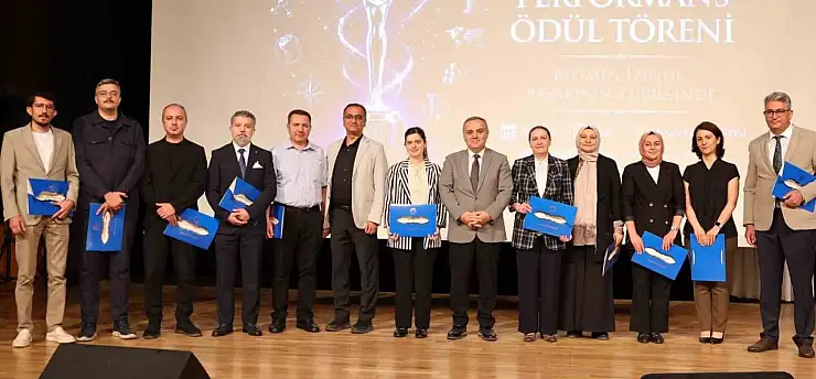 ERÜ'de '2025 Yılı Araştırma Performans Ödül Töreni' düzenlendi