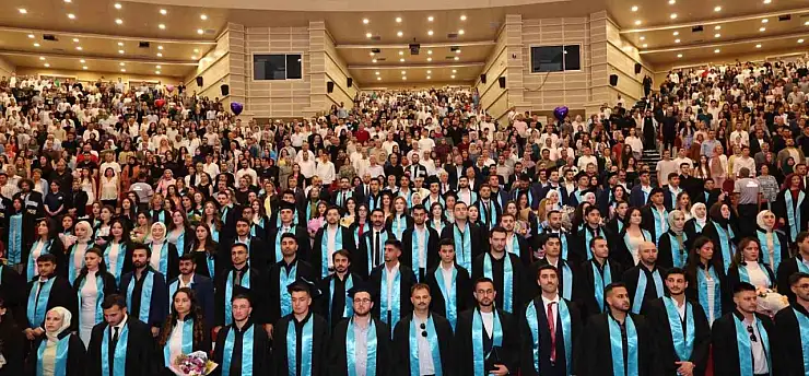 ERÜ Havacılık ve Uzay Bilimleri Fakültesi'nde mezuniyet sevinci