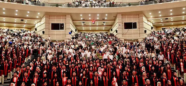 ERÜ Sağlık Hizmetleri Meslek Yüksekokulu yeni mezunlarını verdi