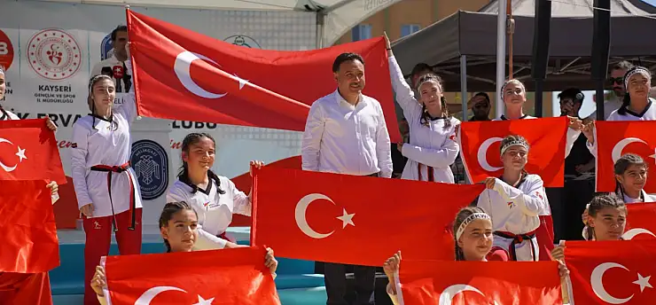 ERVA Projesi'nin 71'inci okulu 'Gençlik ERVA Spor Kulübü' açıldı