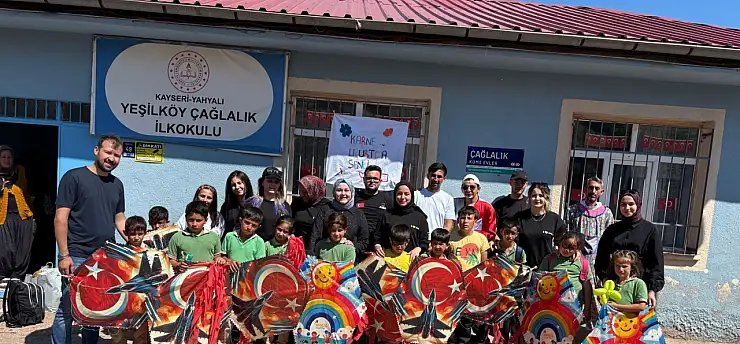 Genç Anda sahaya indi, Yeşilköy Çağlalık İlkokulu öğrencilerinin yüzü güldü