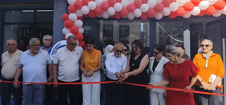 Kadın Giyim Mağazası BY Gardrop yeni yerinde hizmete açıldı