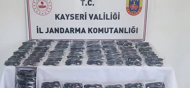 Kargo yolu ile 3 milyon TL'lik kaçak gözlüğe jandarma operasyonu