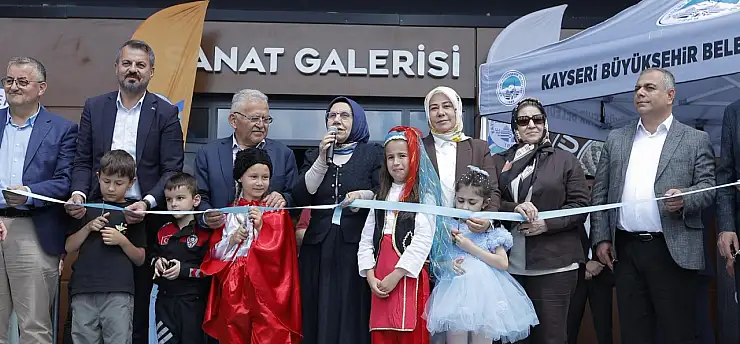 KAYMEK'in bin 200 eserlik yıl sonu sergisi açıldı