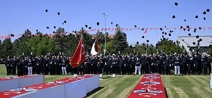 Kayseri'de 411 polis adayı mezun oldu