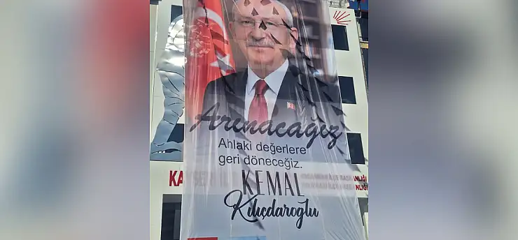 Kayseri'de CHP binasında dikkat çeken afiş: Arınacağız, ahlaki değerlere geri döneceğiz