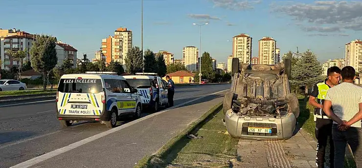 Kayseri'de hafif ticari araç takla attı: 1 yaralı