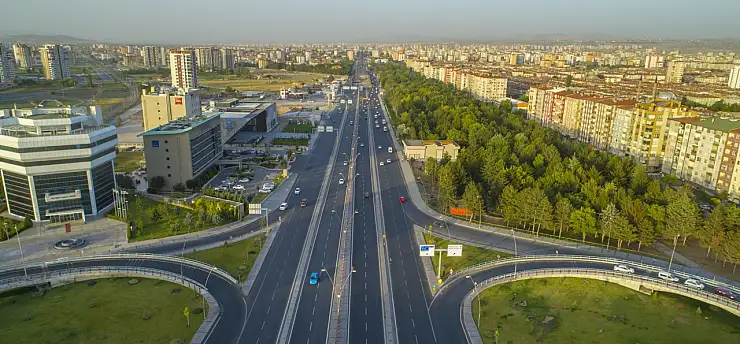 Kayseri'de her 3 kişiye 1 araç düşüyor: Trafik yoğunluğu artarken gözler yeni projelerde