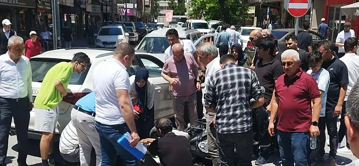 Kayseri'de otomobil ile motosiklet çarpıştı: Polis memuru yaralandı