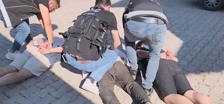 Kayseri-Sivas yolunda uyuşturucu operasyonu: 1'i İtalyan 3 kişi yakalandı