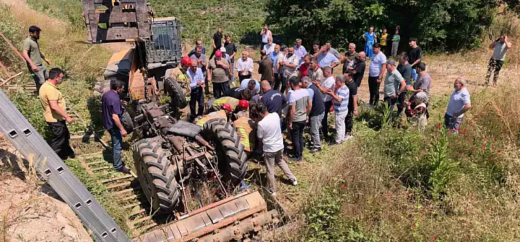 Kontrolden çıkan traktör köprüden aşağı uçtu