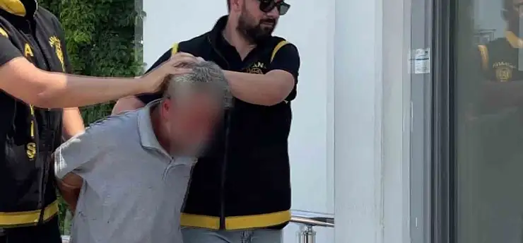 Mağazadan takıları çalan hırsızdan pes dedirten savunma