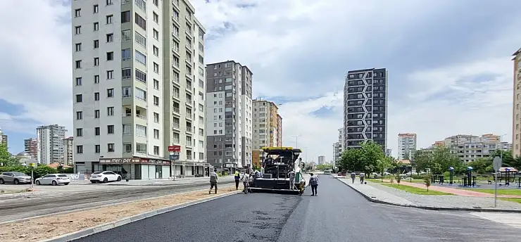 Melikgazi Belediyesi, Fatih Caddesi'nde asfalt çalışmalarına başladı