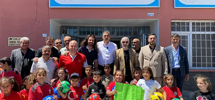 Milli takıma destek için çocuklarla buluştular Kayseri'de anlamlı etkinlik