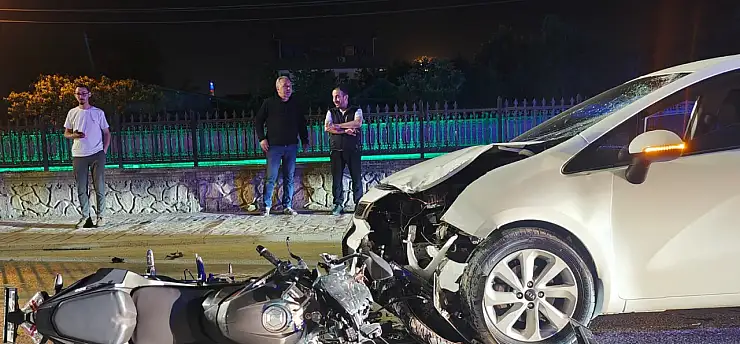 Otomobil ile kafa kafaya çarpışan motosiklet sürücüsü yaralandı