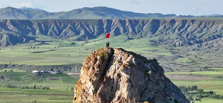 Sivas'ta bu kalede 8 asırdır Türk'ün bayrağı dalgalanıyor