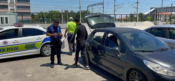 Taksiciler müşteri kılığına girdi, korsan taksiciyi yakalattı