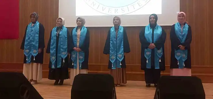 Tamamına yakınını kız öğrencilerin oluşturduğu fakültede mezuniyet coşkusu