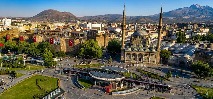 Taşın hafızası: Kayseri her köşesinde tarihi yaşatıyor