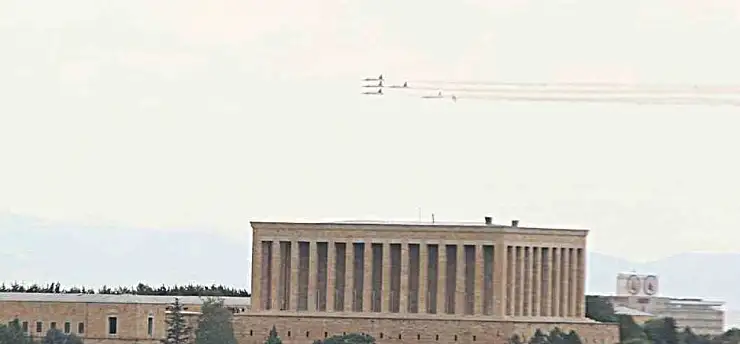 Türk Yıldızları'ndan Ankara semalarında prova uçuşu