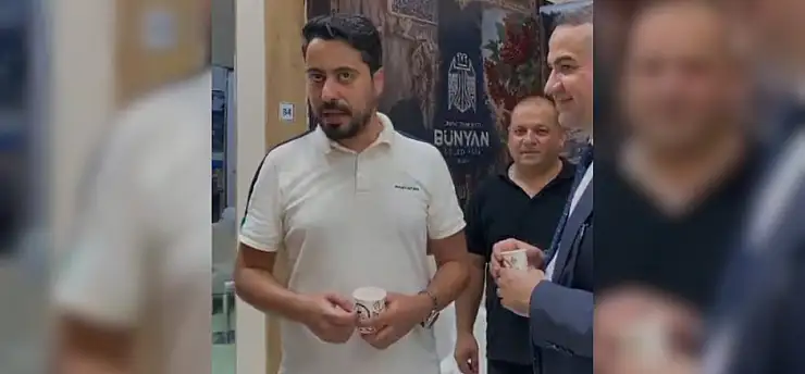 Ünlü fenomen Kayseri Tanıtım Günleri'nde gilaburu suyu içti