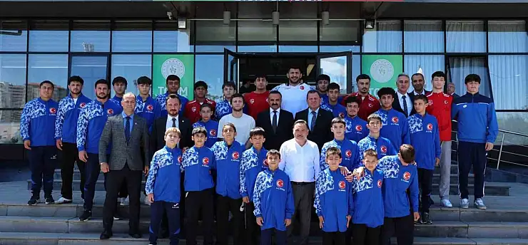 Vali Çiçek'ten Gençlik ve Spor İl Müdürlüğü'ne ziyaret