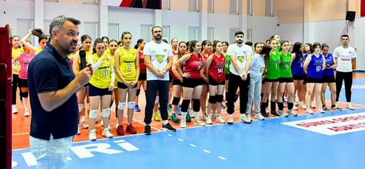 Voleybolda Ömer Kesimci Gelişim Ligi sona erdi