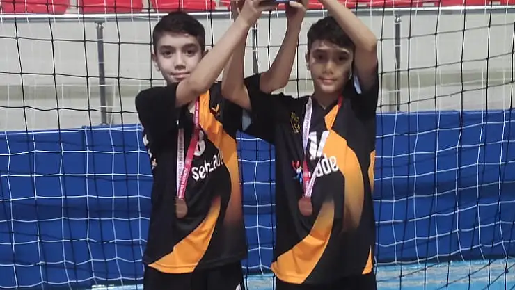 100 YIL HENTBOL TURNAVASI'NDA İZZETÖKSÜZKAYA ŞAMPİYON OLDU