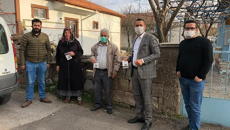 1966 TURAN SPOR KULÜBÜ YÖNETİMİ, TURAN KÖYÜ'NDE MASKE DAĞITIMI GERÇEKLEŞTİRDİ
