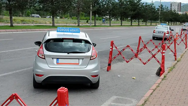 2025 YILINDA EHLİYET ALMANIN MALİYETİ ARTTI