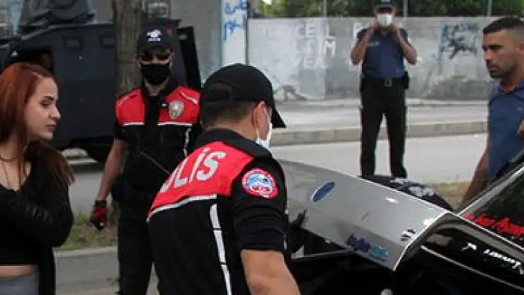 400 POLİS, BİR MAHALLEYİ UYUŞTURUCU ABLUKASINA ALDI