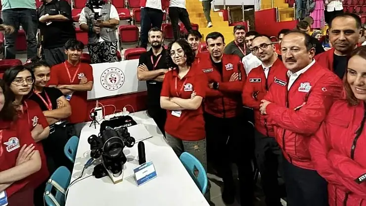 50. YIL DEDEMAN İMAM HATİP LİSESİ, TEKNOFEST'TE KAYSERİ'YE GURUR YAŞATTI