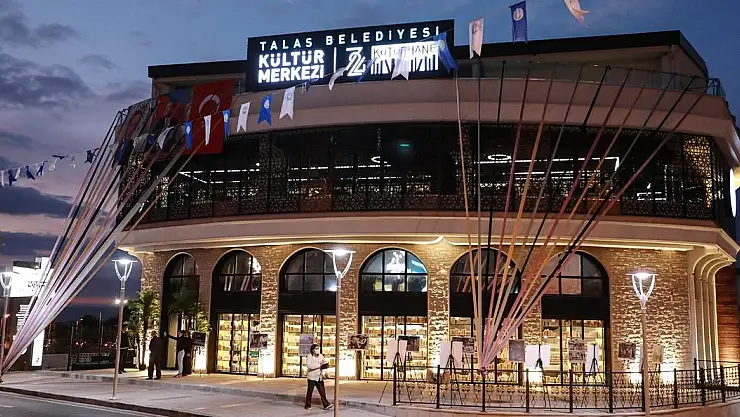 7/24 KÜTÜPHANEYE 22 BİN ZİYARETÇİ