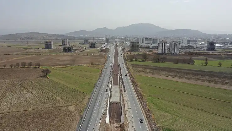 7 KİLOMETRELİK DEMİR AĞINDA HUMMALI ÇALIŞMA