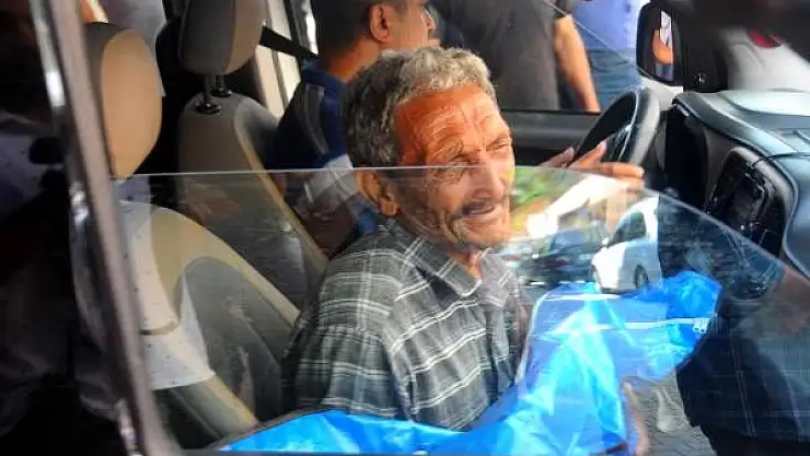 ACILI DEDE, TORUNUNUN CENAZESİNİ KUCAĞINDA GÖTÜRDÜ