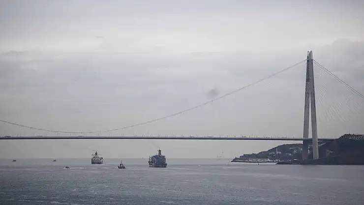 ABD SAVAŞ GEMİSİ İSTANBUL BOĞAZI'NDAN GEÇTİ
