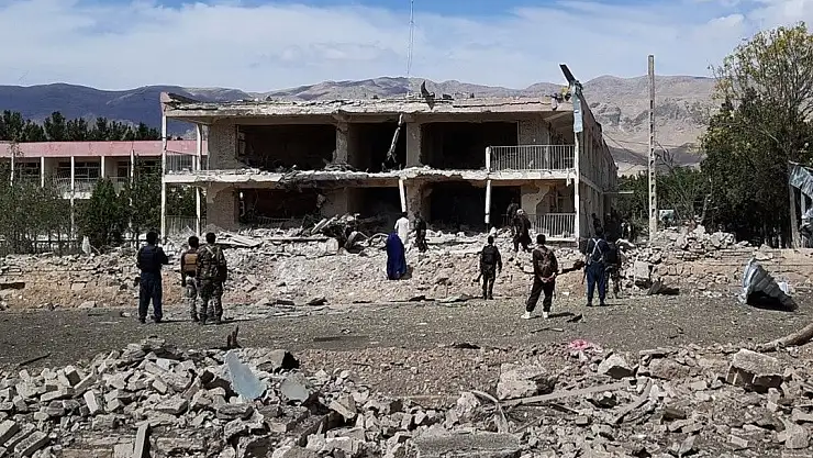 AFGANİSTAN'DA BOMBALI SALDIRI: 14 ÖLÜ