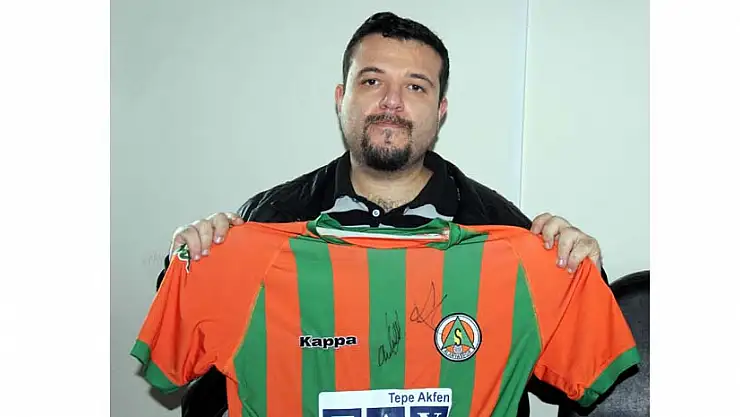 Afrin'deki Mehmetçiğe destek için imzalı formasını satışa çıkardı