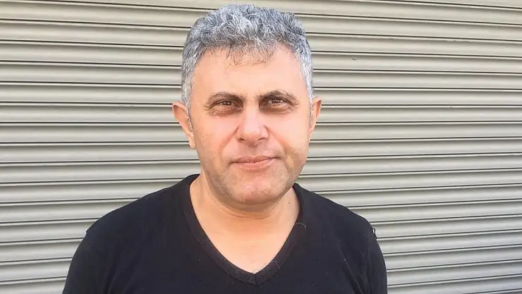 AJAN GİBİ TAKİBE ALDI, HIRSIZI YAKALAYIP POLİSE TESLİM ETTİ