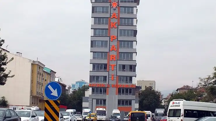 AK Parti Kayseri'den Özgür Özel'e sert yanıt: 'Algı değil, belgeler konuşsun'