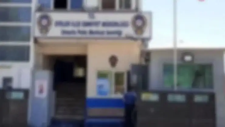 AK PARTİLİ İSİM, İLÇE EMNİYET MÜDÜRLÜĞÜNDE POLİSİ DARP ETTİ